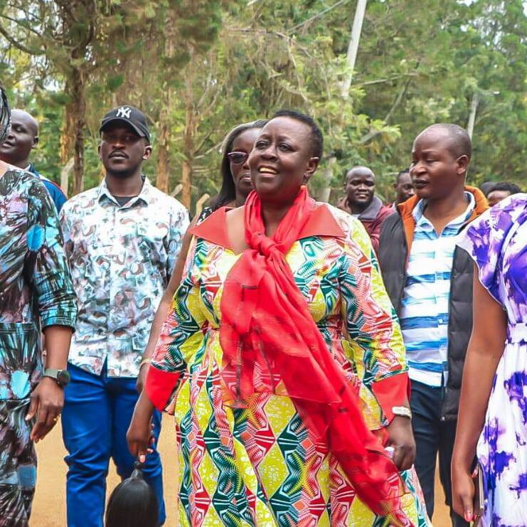 Nyakamami Foundation founder H.E Ruth Odinga with a delegation team to visit residents affected by floods at Nyando Sub- County.