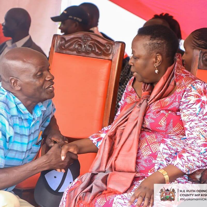 Nyakamami Foundation founder H.E Ruth Odinga with resident of Kisumu county at Pesa okumbawaa event